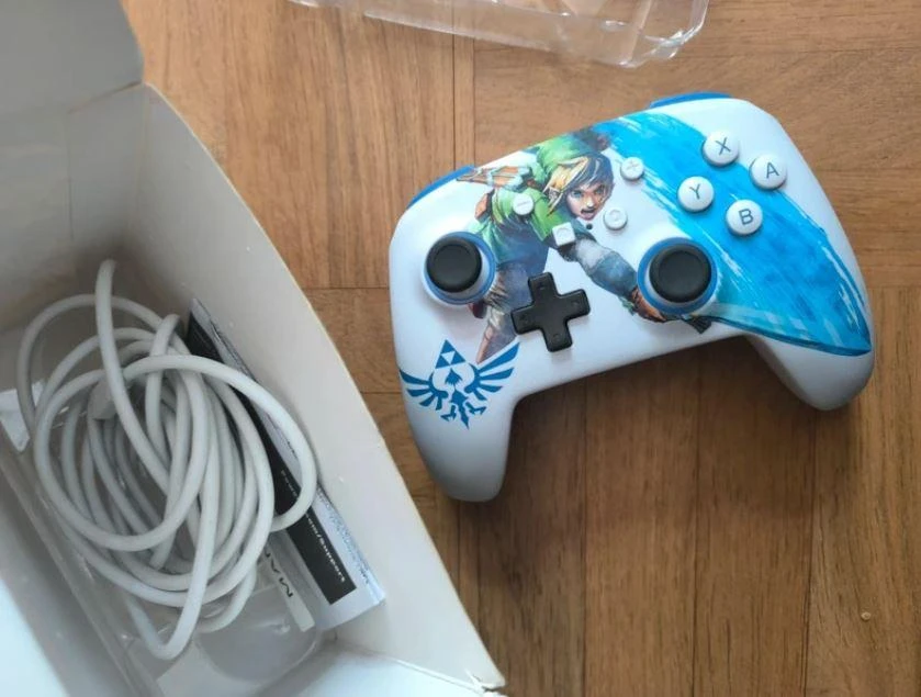 Manette Switch Edition Zelda comme neuve